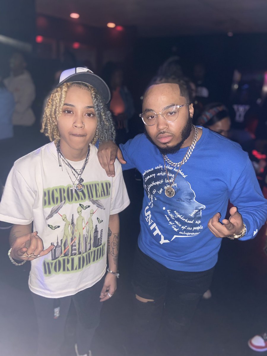 thereal_lyrik's tweet photo. Met some really dope and talented people yesterday🙏🏽⛽️♥️. The turnout of this show event was LIT ASF🔥💥🍾💯. #ALBUMMODE #4WayVision 

@CheyYeezy_ / @shorddie_ 

#RealShitTho #LyrikToldYaaSooo #HumbleConfidence #TheMarathonContinues 
#LyrikNationRecords 
#4EverBryana #DaeDaeWorld https://t.co/ByMMbN5Ul4