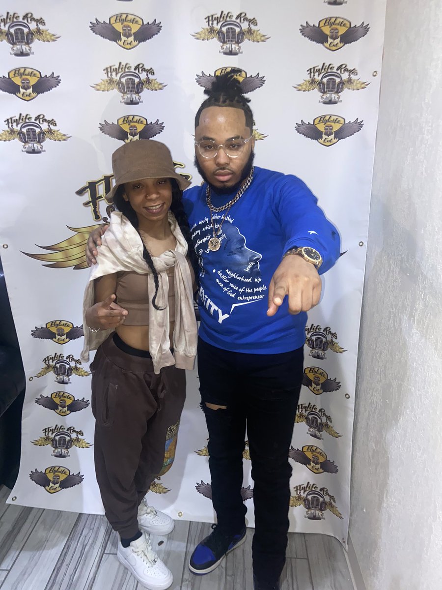 thereal_lyrik's tweet photo. Met some really dope and talented people yesterday🙏🏽⛽️♥️. The turnout of this show event was LIT ASF🔥💥🍾💯. #ALBUMMODE #4WayVision 

@CheyYeezy_ / @shorddie_ 

#RealShitTho #LyrikToldYaaSooo #HumbleConfidence #TheMarathonContinues 
#LyrikNationRecords 
#4EverBryana #DaeDaeWorld https://t.co/ByMMbN5Ul4