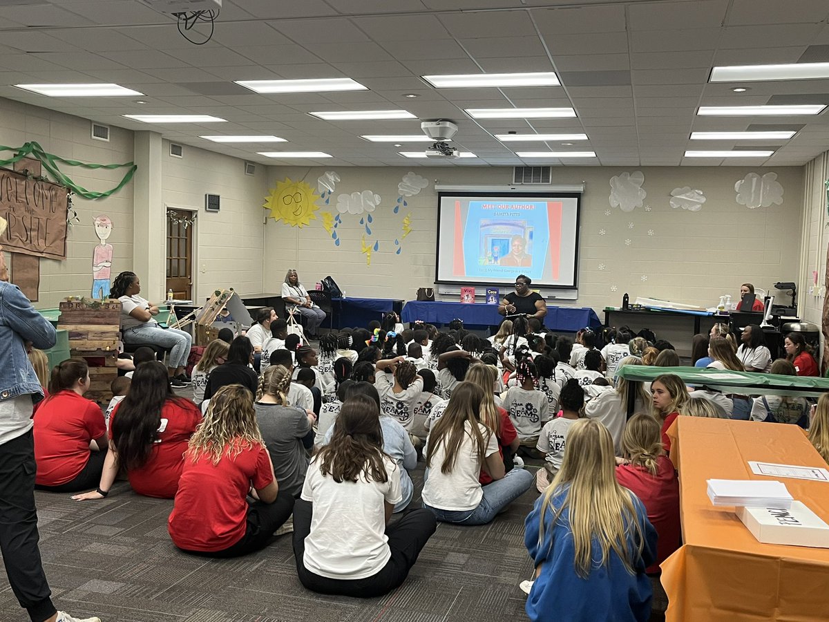 Amy Hoaglund tweet media