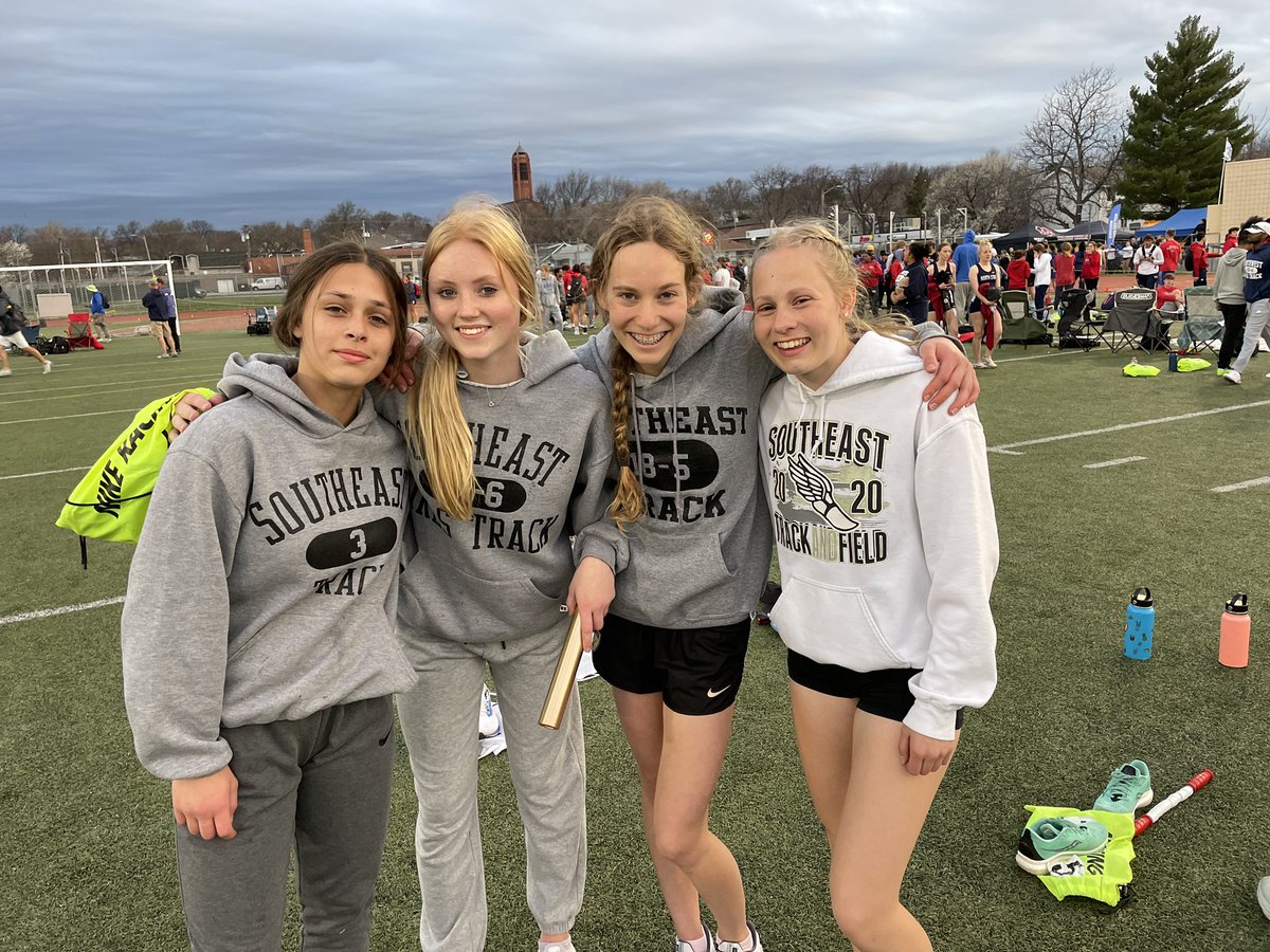 CarolMoravec's tweet photo. Lots of personal best tonight!! These @KnightsTandF ladies took 5 seconds off their 4x4 relay time tonight!! Thank you Elli for always willing to spotlight KP and for being such a great role model for the younger girls! https://t.co/ft7hOt0C6p