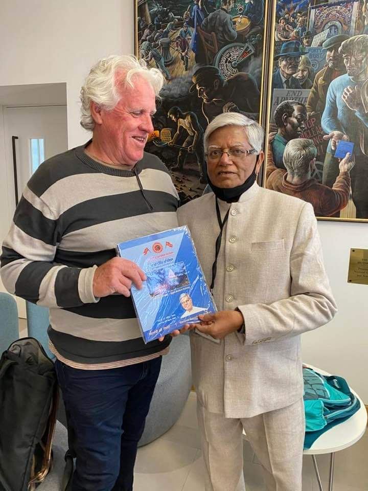 लंदन में महामंत्री शिवगोपाल मिश्रा ने आईटीएफ अध्यक्ष पैड़ी क्रमलीन से मुलाकात की ! इस दौरान उन्होंने उज्जैन में आयोजित AIRF 97 वे अधिवेशन के बारे में भी उन्हें विस्तार से जानकारी दी ! महामंत्री जी ने ITF अध्यक्ष को महामंत्री की वार्षिक रिपोर्ट की प्रति भेंट की ! <a href="/ITFglobalunion/">International Transport Workers' Federation (ITF)</a>