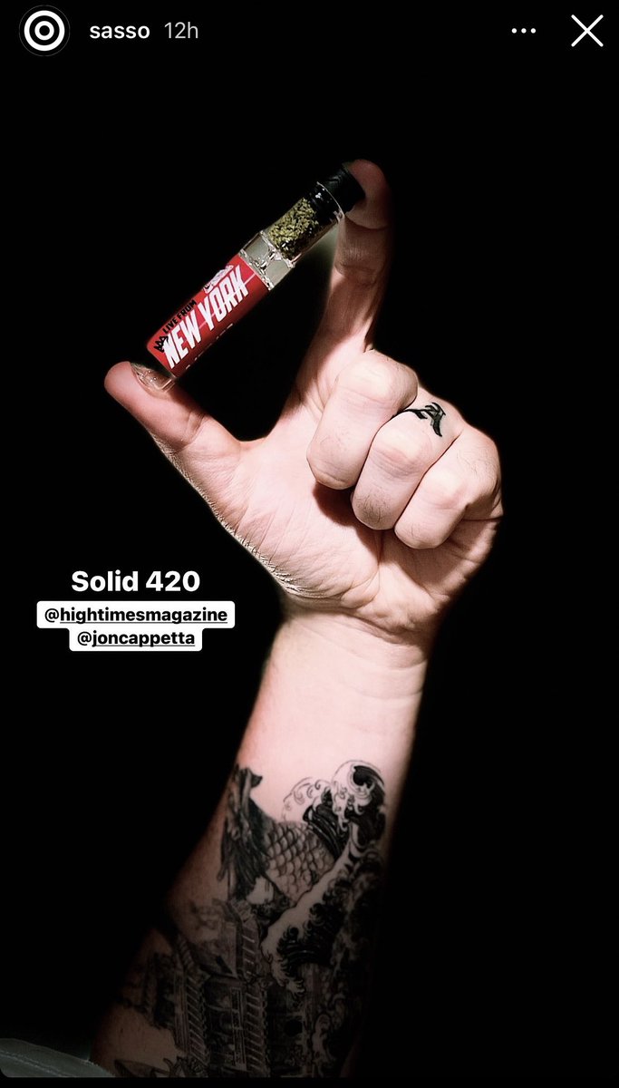 These pipes are design-your-own and come empty when you order through us. But in thousands of stores across the world you can find them conveniently pre-packed. Like the beer bottle of cannabis. In 2 years we have sold millions of pipes. Welcome Web 3.