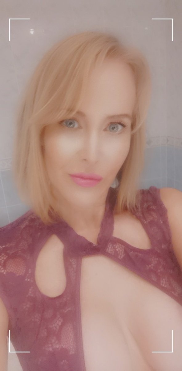 Mackaddict1's tweet photo. #fittyfriday @Mackenziepage69 is an incredibly fit,smart,sexy,gorgeous woman. Too many superlatives to describe her beauty x💚💚x https://t.co/9vfJ5CdyEV
