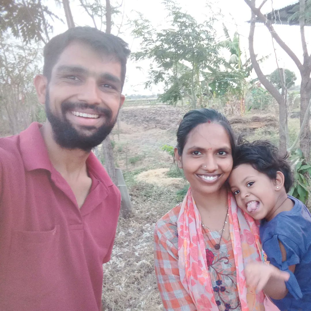 jeevantikaf's tweet photo. Ruchita volunteered with us for the past few days 👩‍🌾 The highlight of her time here was her 3-year old daughter, Dhanak 👧 who was jumping around the farm and doing a lot of self-learning 😉

#volunteer #sustainableliving #connectwithnature #farmfun #visitor #slowliving #savesoil https://t.co/G12ThE5c17