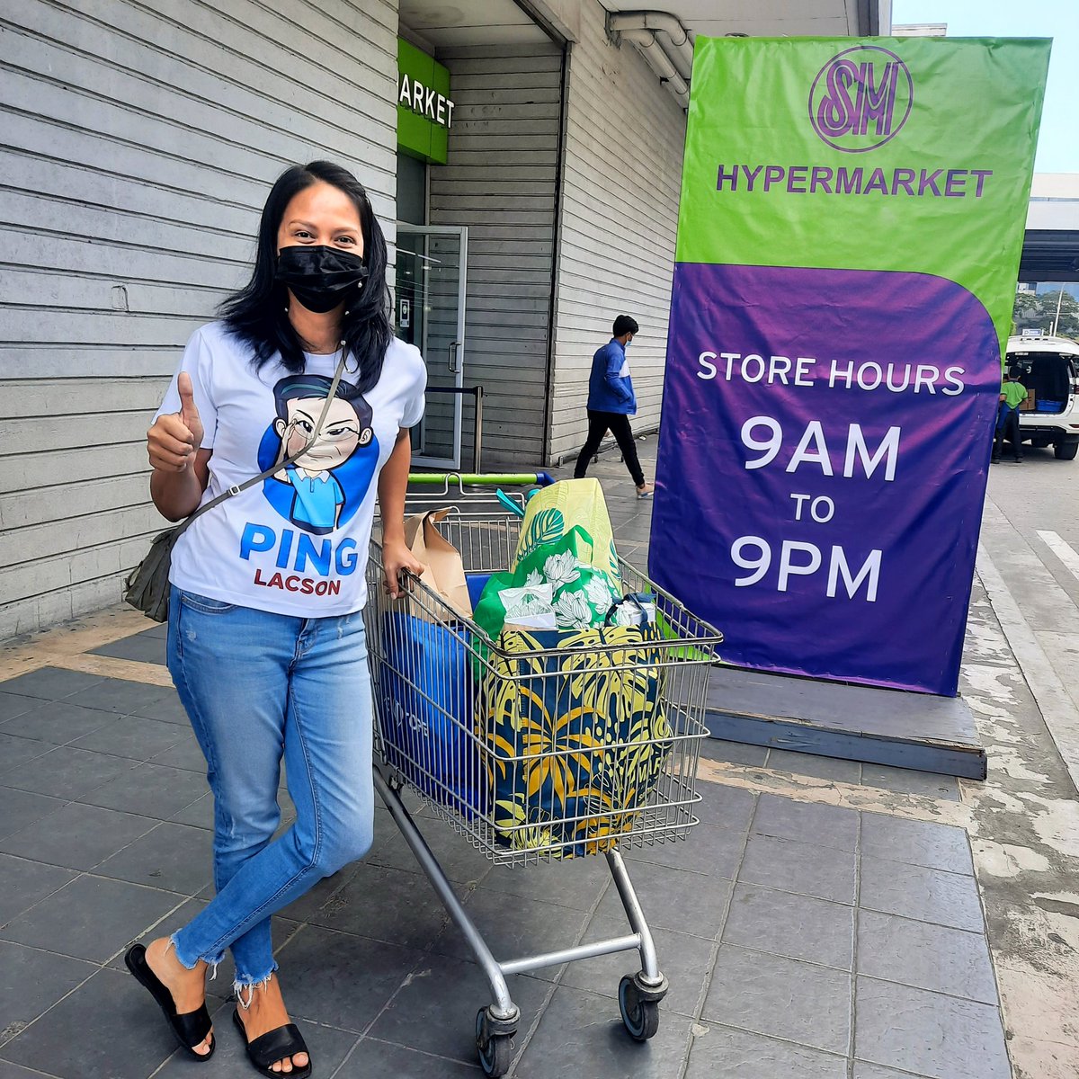 im_ur_hiraya's tweet photo. Namalengke kami ni Sen. @iampinglacson dito sa Pampanga today. Nakakatuwa may mga tao na nag 👍 at ngumiti sakin 😊
#PingLacson2022 
#HindiSayangAngBotoMo
#KayPingSigurado
#PingGaling
#SwitchToPing https://t.co/OuiKqSrxjq