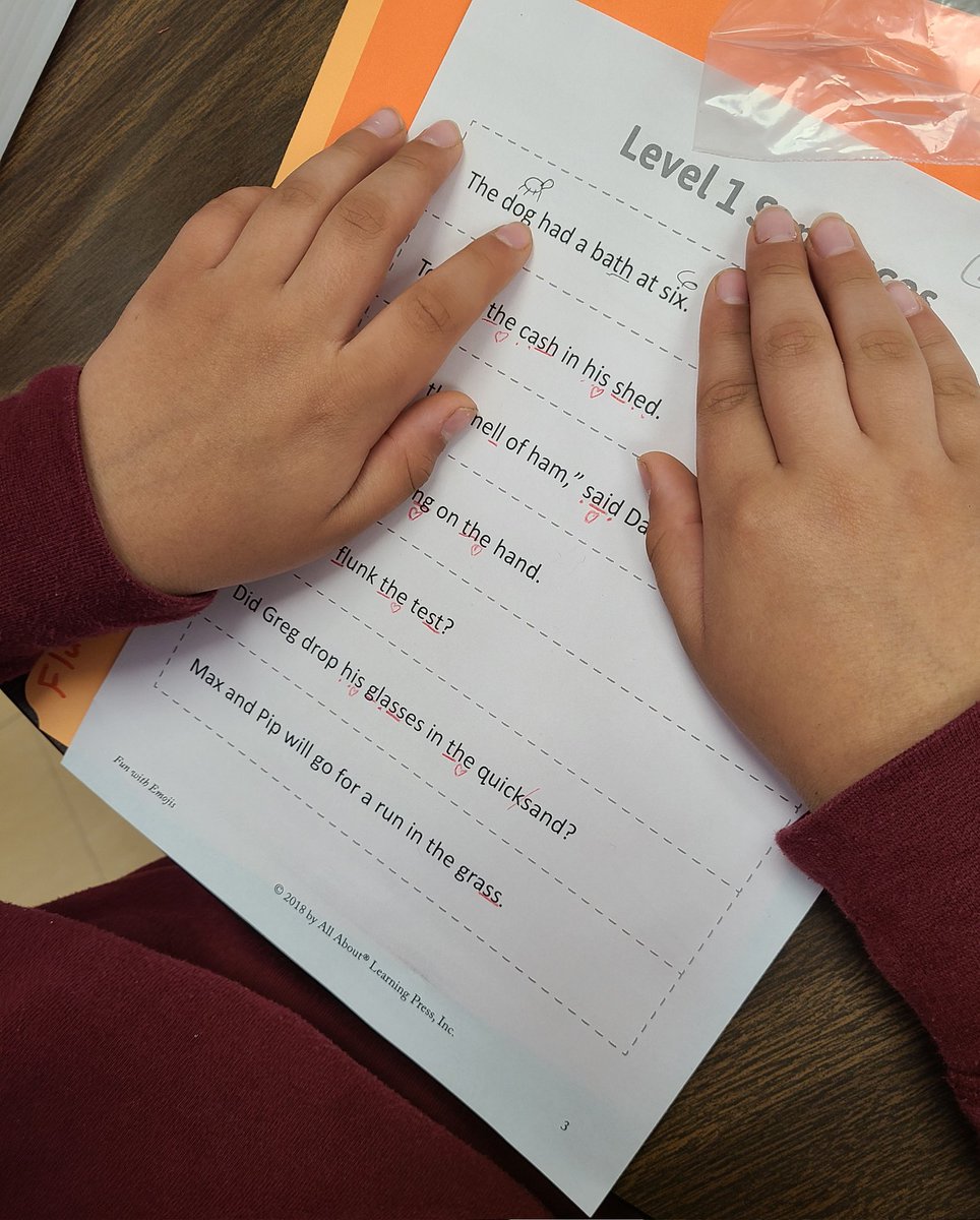 Angela_Painter's tweet photo. Reading with fluency while matching our voice to emojis 😎😡😋😄🤔😍😬! How do you practice fluency and voice? #ACELevelUp #readingIsfun #AldineForward #TeacherTwitter #FluencyFun https://t.co/xkHq6VIGS0