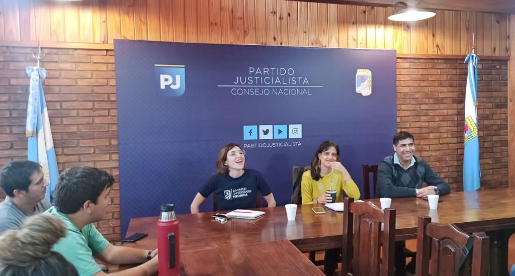 Partido Justicialista (@p_justicialista) on Twitter photo Se llevó a cabo la reunión de la Mesa Nacional de la <a href="/JUPNacionalOK/">Mesa Nacional JUP</a>.
El encuentro contó con la participación de <a href="/lucampora/">Lu Cámpora</a>, secretaria de Juventud PJ Nacional; <a href="/CotiBossio_/">Coti Bossio</a> (secretaria General FUA); y <a href="/RickyCuellar89/">Ricky Cuellar</a> (secretario General JUP).
+ info 👉
bit.ly/3OsPGhq Se llevó a cabo la reunión de la Mesa Nacional de la <a href="/JUPNacionalOK/">Mesa Nacional JUP</a>.
El encuentro contó con la participación de <a href="/lucampora/">Lu Cámpora</a>, secretaria de Juventud PJ Nacional; <a href="/CotiBossio_/">Coti Bossio</a> (secretaria General FUA); y <a href="/RickyCuellar89/">Ricky Cuellar</a> (secretario General JUP).
+ info 👉
bit.ly/3OsPGhq