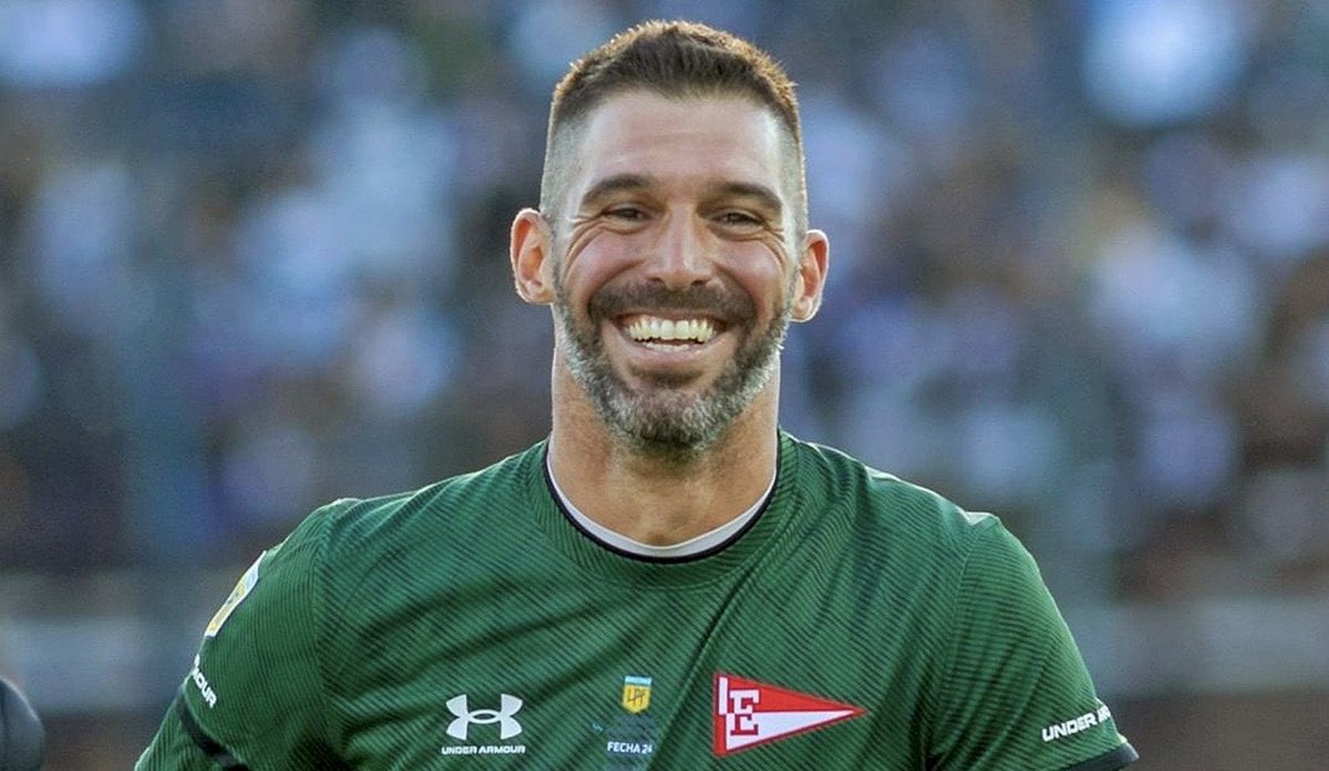 PlanetaFutbolOK's tweet photo. #EDLP ¿EL ÚLTIMO BAILE?

Mariano Andújar habló en @continental590 y habló sobre su futuro: "En diciembre termina mí contrato y en un 90% eso será lo último. No quiero confirmar nada hasta no estar seguro. Me gustaría ser DT". 

Vía:@armesjuan https://t.co/GJDKhVyOkW