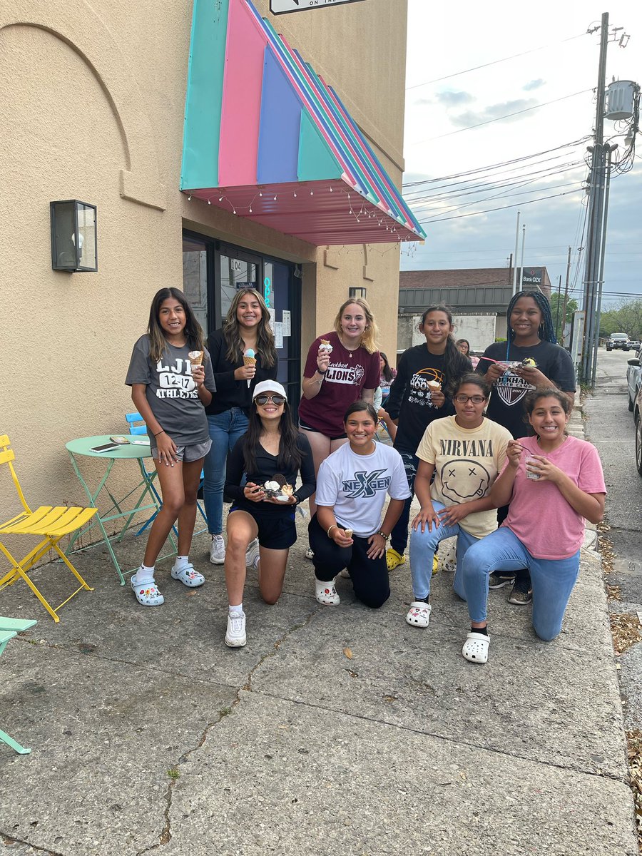 monicalerma_'s tweet photo. Celebrating a WIN! ⚽️ #LJHProud https://t.co/OfekryMhTm