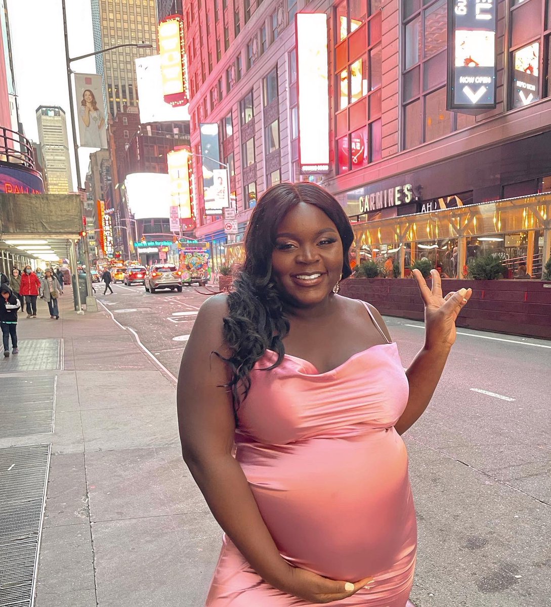 AbaForewa's tweet photo. Todays my 28th birthday!  I’m also excited to announce we’re expecting a baby girl in August! ✨ https://t.co/aE33I4iVBR