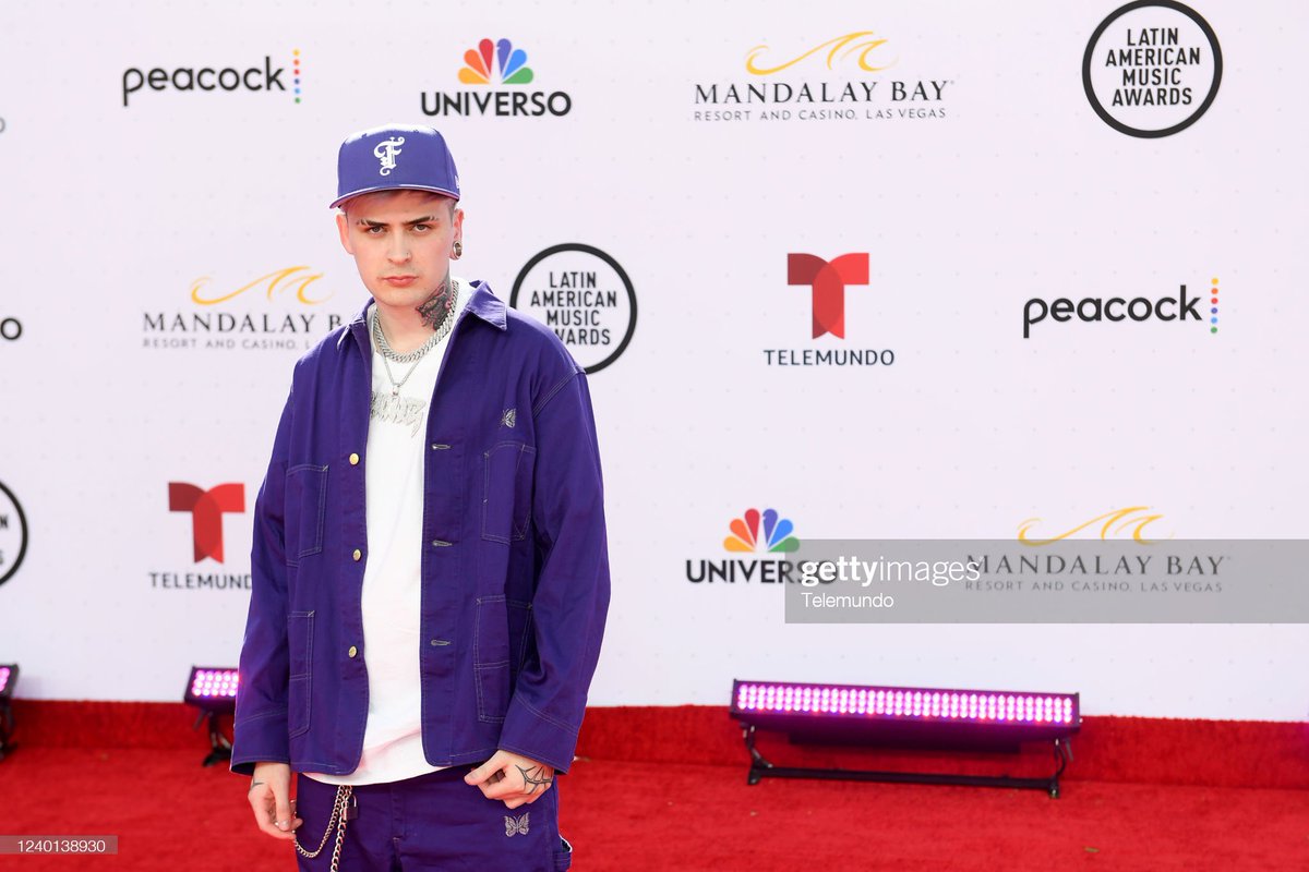 LitKillahBra's tweet photo. O MAIOR! Lit Killah no tapete vermelho dos #LatinAMAs https://t.co/wSsVueMPqt