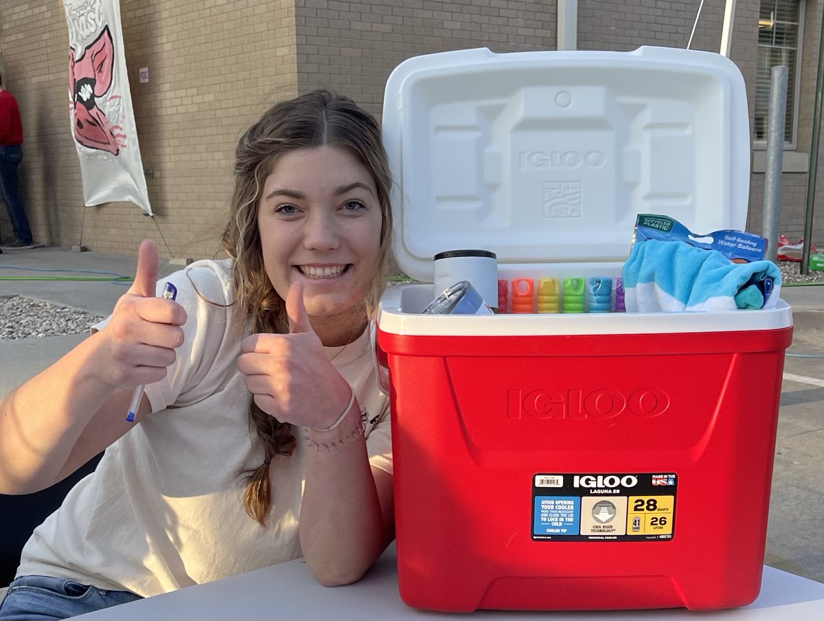 MalleryHorejsi's tweet photo. I wonder who the winner will be of this fun filled cooler at the Hog Roast! #JOUR200A https://t.co/4hsKh5FBA9