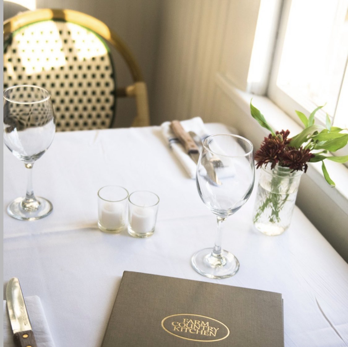 DiscoverLINY's tweet photo. Another gem to add to your @LIRestaurantWk bucket list- #FarmCountryKitchen 🍽 

Their delicious entrée’s are served out of a colonial home built in the late 1800s right on the Peconic River. 

📸: @daniellesellstheforks @thegirlfromcherryblossomstreet @viewlongisland https://t.co/LVEhhYHyUN