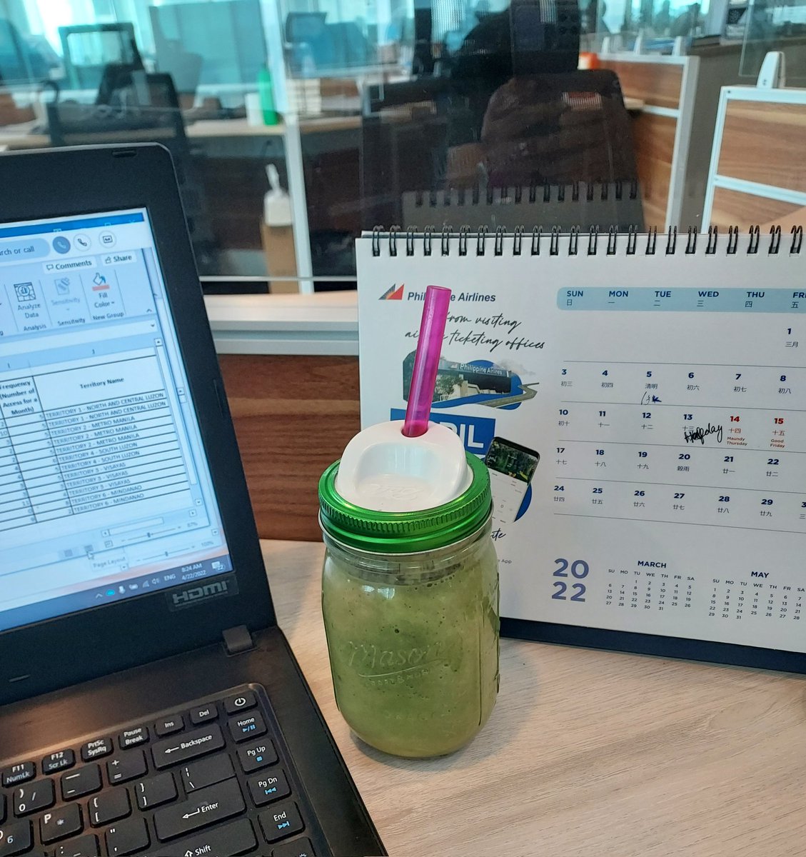 being_tina's tweet photo. Something healthy this Friyay. #smoothie banana, avocado and spinach https://t.co/Lklq2z4e6i