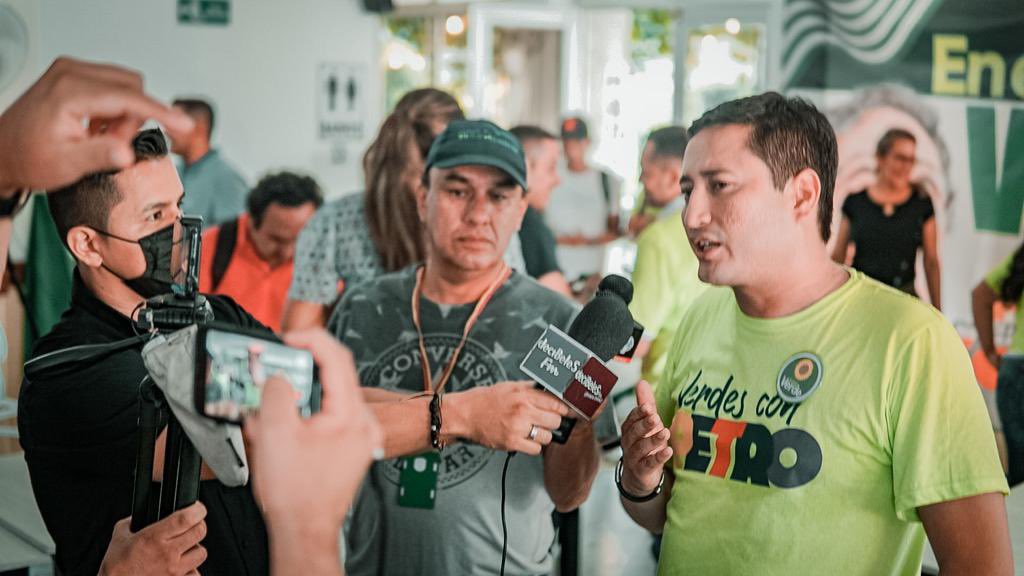 OswalAvellaneda's tweet photo. 22 concejales, 10ediles, 8 directivos y un diputado @PartidoVerdeCoL en el dpto Meta llegamos oficialmente a apoyar la candidatura de @petrogustavo desde primera vuelta, somos aproximadamente el 70% del partido en Dpto @CamiloRomero @intiasprilla @MirandaBogota @LeonFredyM 🌻💚🇨🇴 https://t.co/CDT5Et5tX7