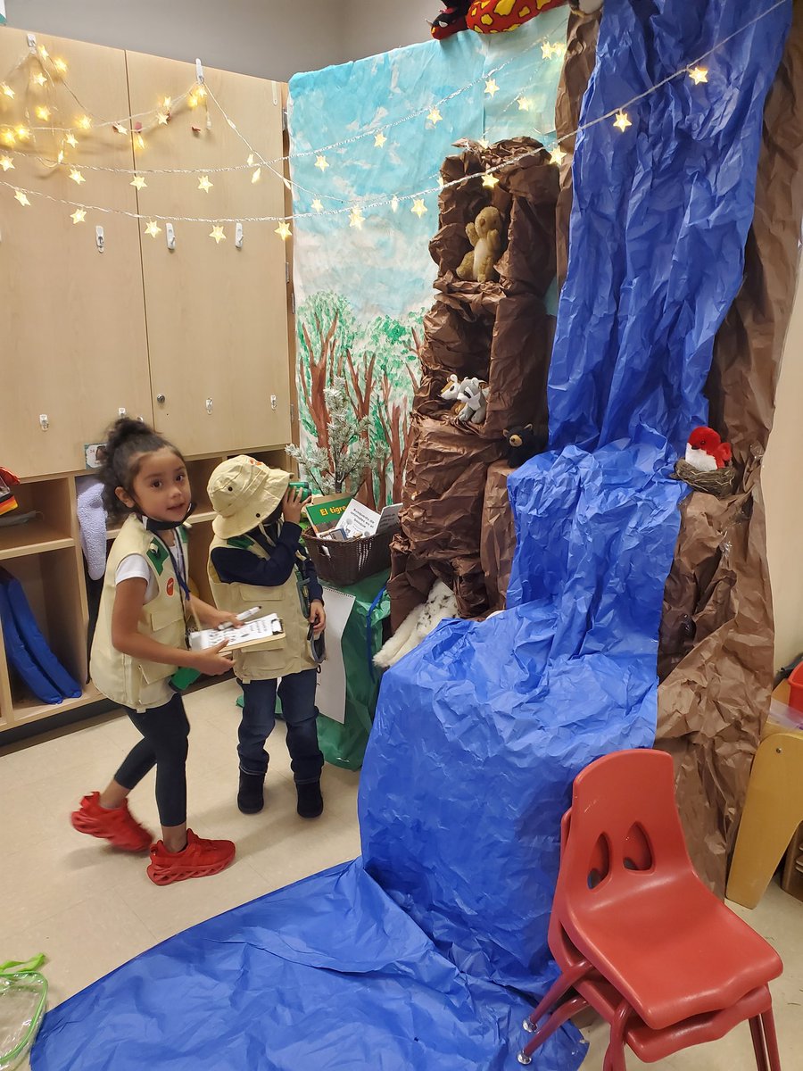 pandulce71's tweet photo. Our youngest foresters are having a great time exploring and documenting their findings. @mnevarezsolis @HISDECH @FARIASECC https://t.co/DrFIJKY90d