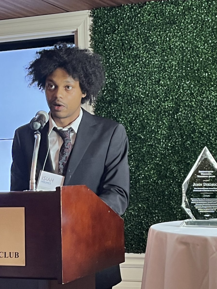 rconniff's tweet photo. The @WIExaminer ‘s @IsiahHolmes8 getting the Wisconsin Freedom of Information Council’s Media Openness Award https://t.co/0FQyMJ0rUq