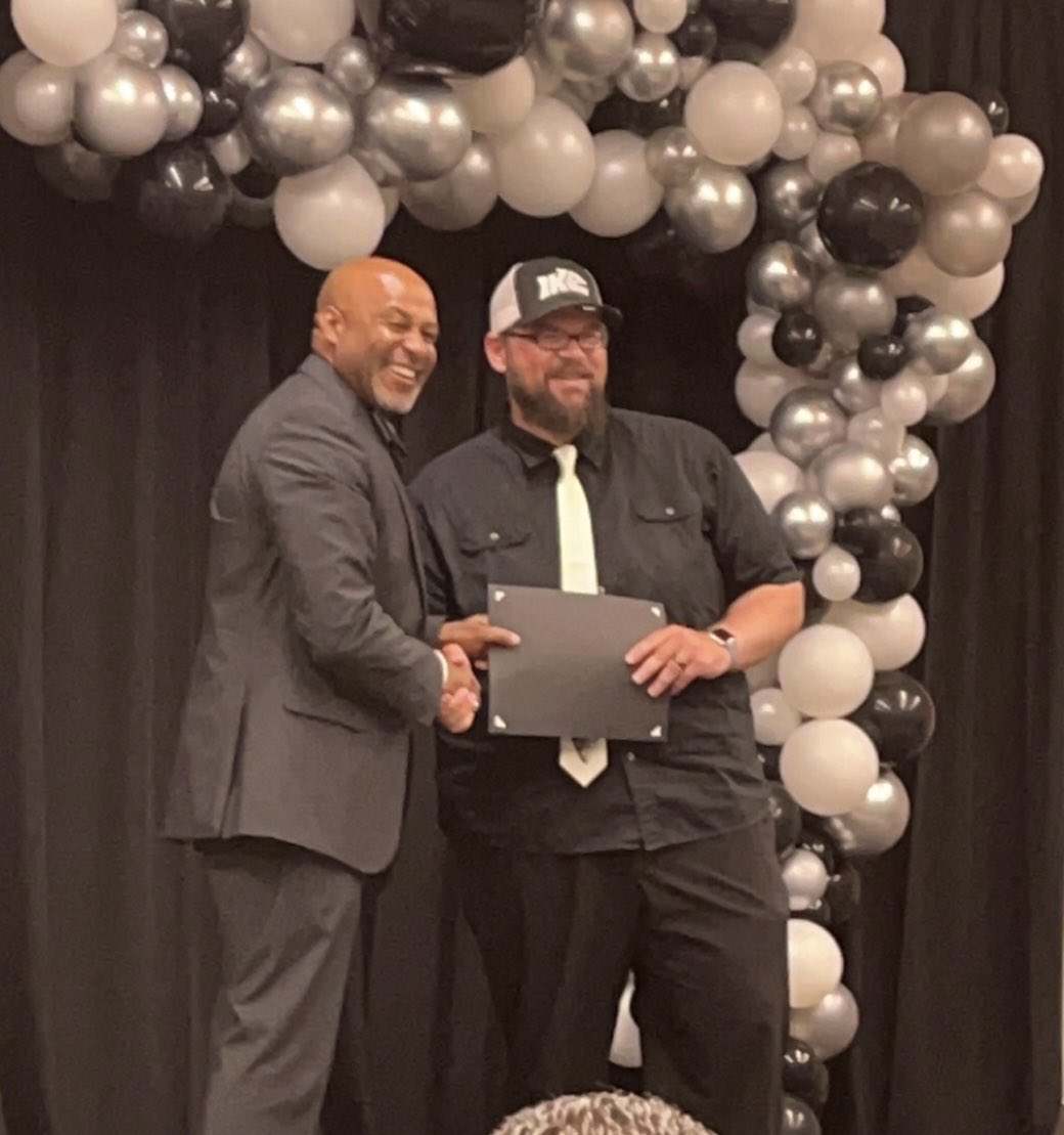 LRELonghorns's tweet image. Our honorees, @mrgaines_sciguy and @hryekewicz, are effective educators who make a positive impact on scholars and colleagues daily. ❤️❤️#LRENoFinishLine #EffectiveEducators