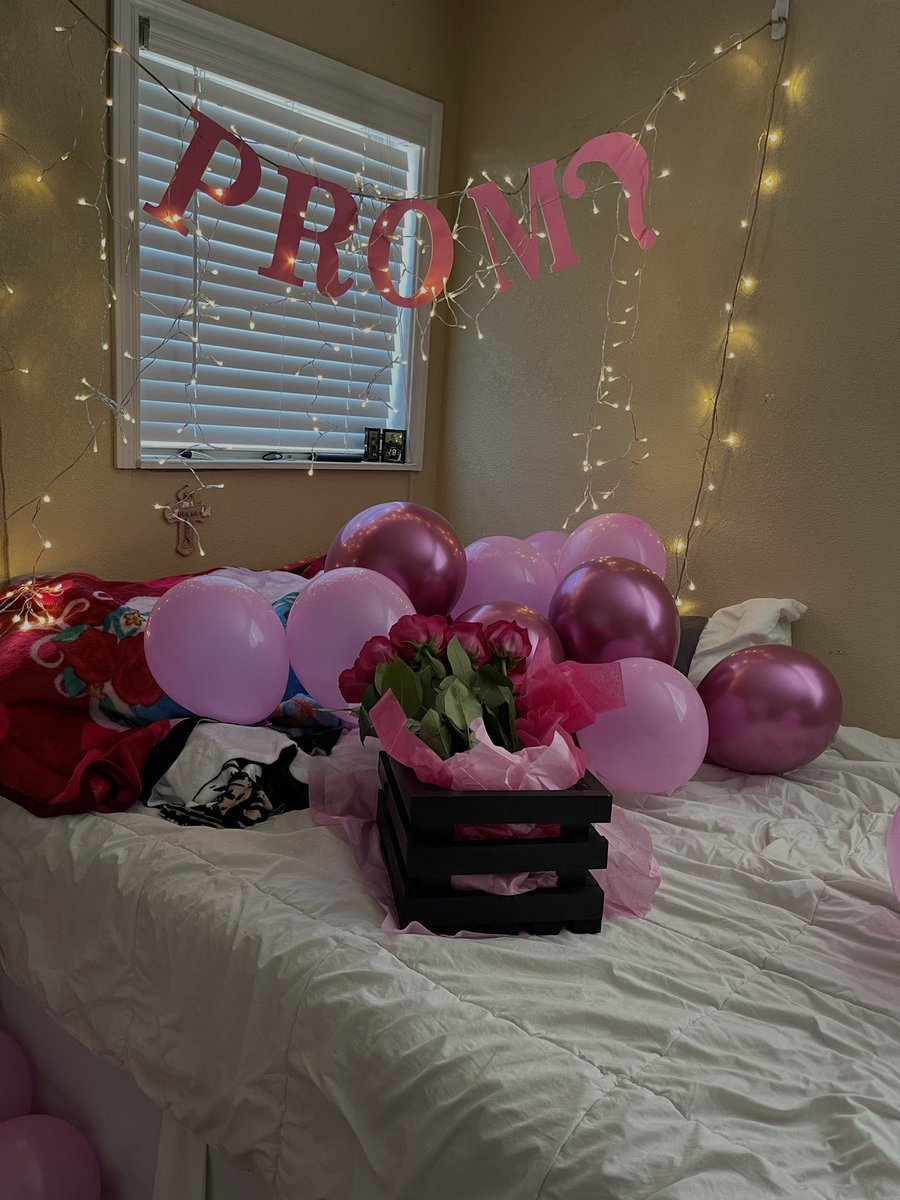 isaroseescobedo's tweet photo. #prom2022 #imsoloved https://t.co/6ltgKnZWWw
