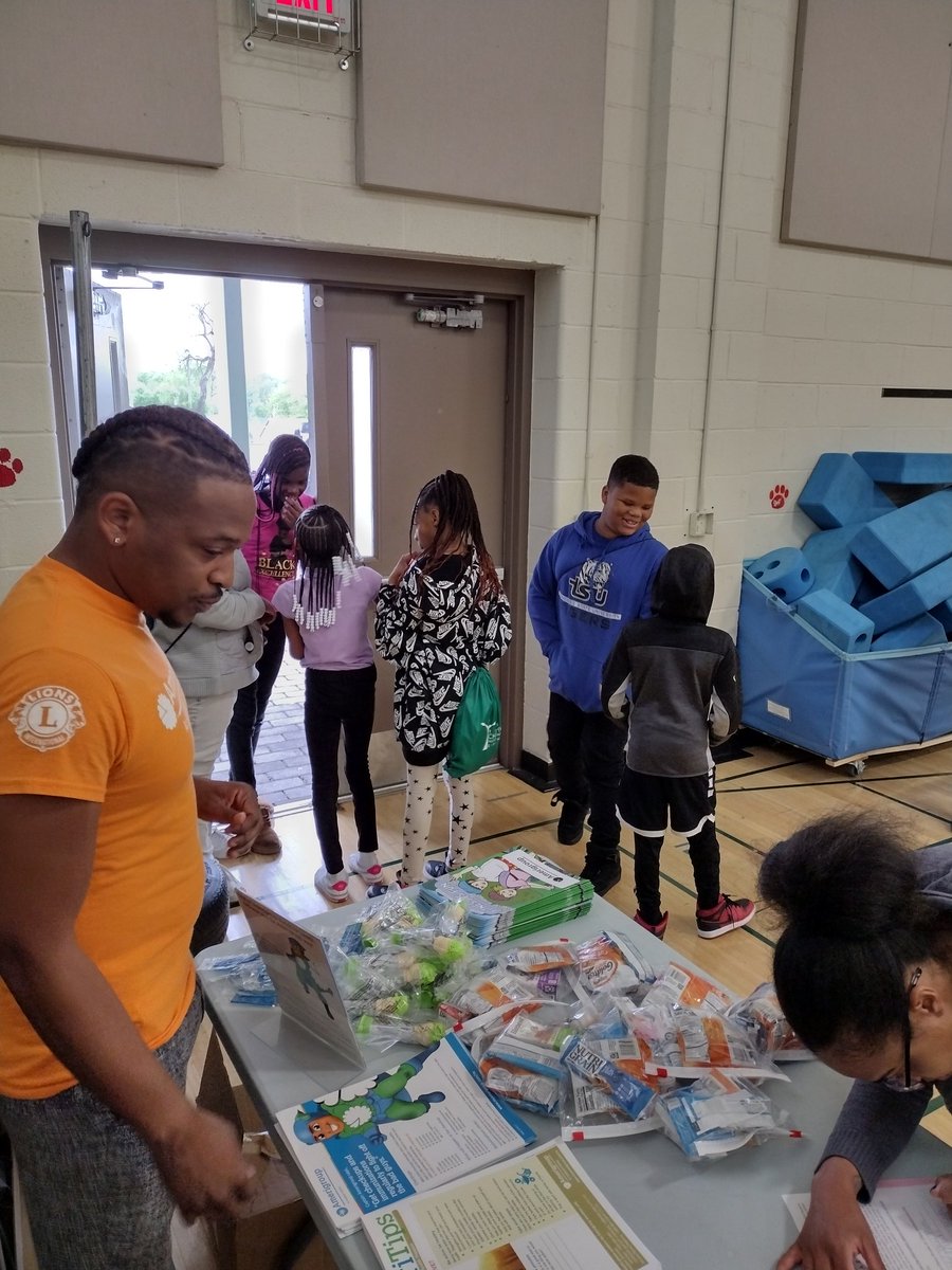 trhodesMNPS's tweet photo. Tonight's Family Fitness night was a huge success💚.  Thank you to our families and students who attended.  Also, a huge thank you to all of our community partners who came and shared fun activities and healthy resources. @ChurchwellElem1 @CommAchieves @RenitaPerry2 @mspringer07 https://t.co/Mcw8pbBbRF
