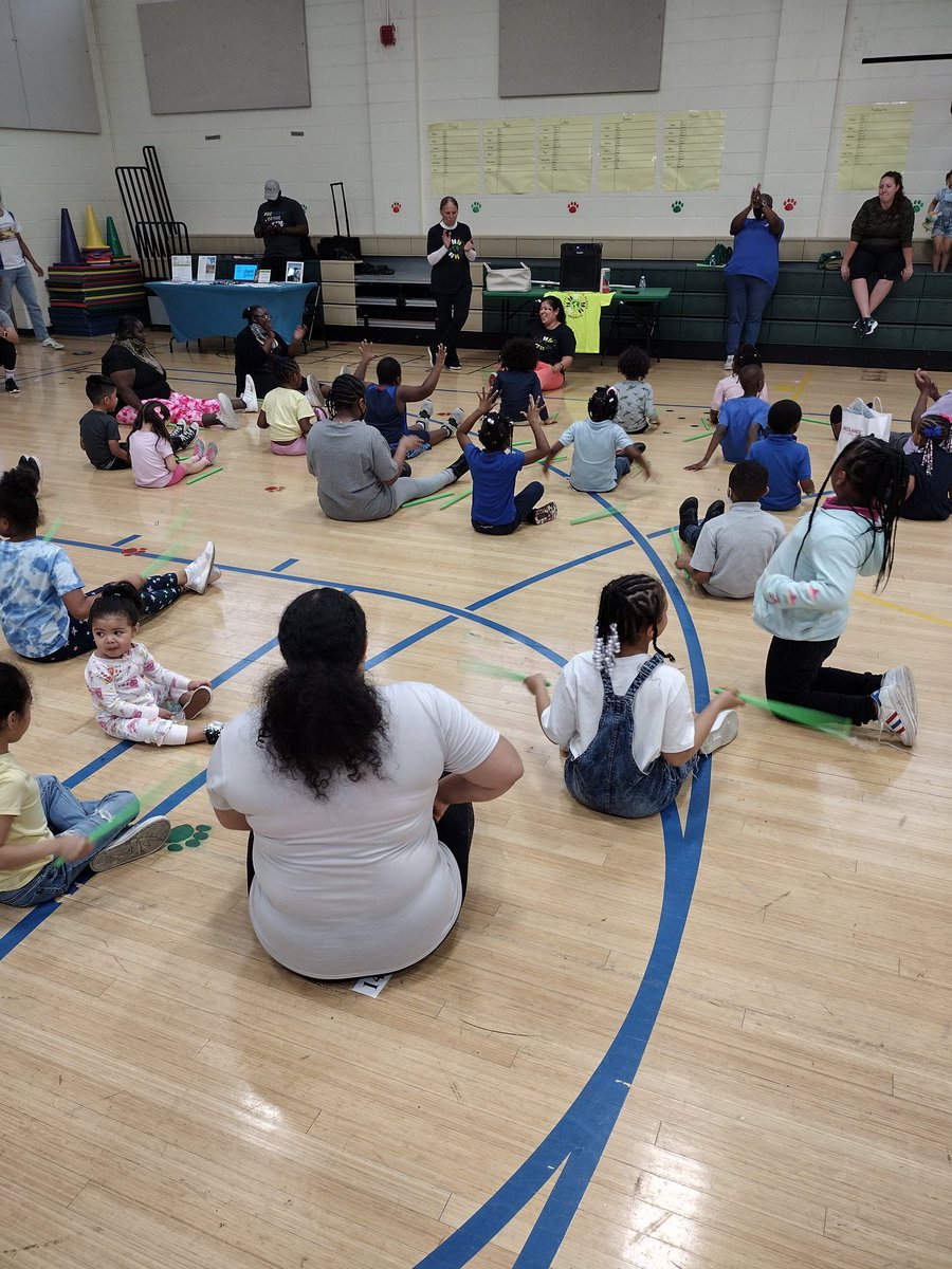 trhodesMNPS's tweet photo. Tonight's Family Fitness night was a huge success💚.  Thank you to our families and students who attended.  Also, a huge thank you to all of our community partners who came and shared fun activities and healthy resources. @ChurchwellElem1 @CommAchieves @RenitaPerry2 @mspringer07 https://t.co/Mcw8pbBbRF