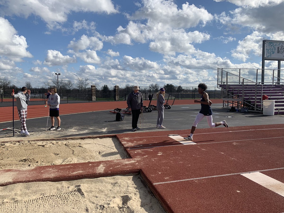 HUD_MrMcConnell's tweet image. Hudson boys track won 117-20 VS North Royalton tonight! Great job by all athletes. Thank you to North Royalton for hosting a great meet tonight. #rollhud