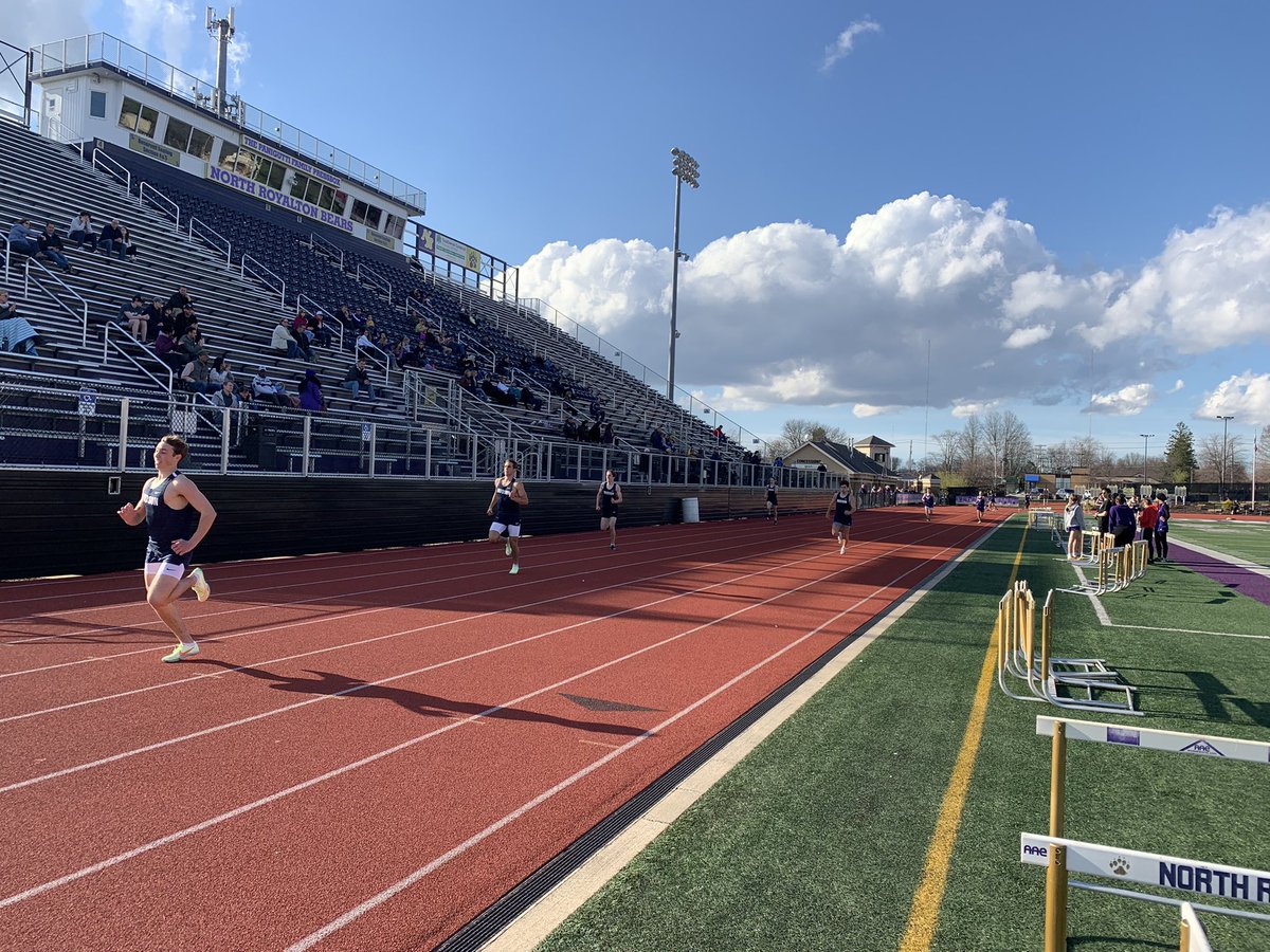 HUD_MrMcConnell's tweet image. Hudson boys track won 117-20 VS North Royalton tonight! Great job by all athletes. Thank you to North Royalton for hosting a great meet tonight. #rollhud