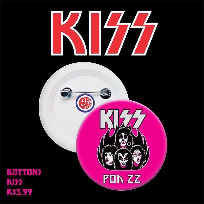 xicoalmeida1991's tweet photo. Tem bottons da última turnê do KISS na #etcetal 💙🤍❤️ https://t.co/6FCggbBwin