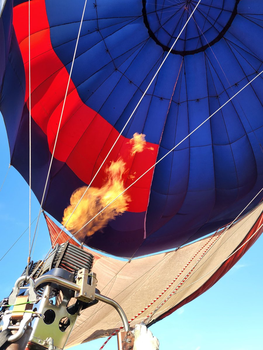 geoffthedj's tweet photo. We flew tonight! @indywindriders
#BalloonWithGeoff https://t.co/Q6I2k2OGbE