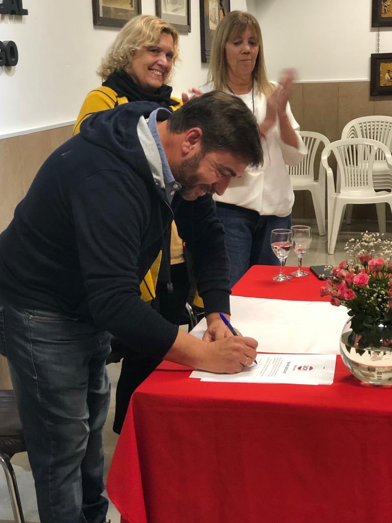 AnahiBilbao's tweet image. Gracias UCR de #CnelDorrego por sumarse al compromiso #sinmujeresno que impulsa la @UCRBuenosAires. 

Gracias por luchar por que cada vez más mujeres ocupen puestos de decisión política achicando brechas y desigualdades tan arraigadas en nuestra sociedad.

Adelante mujeres💪🏻