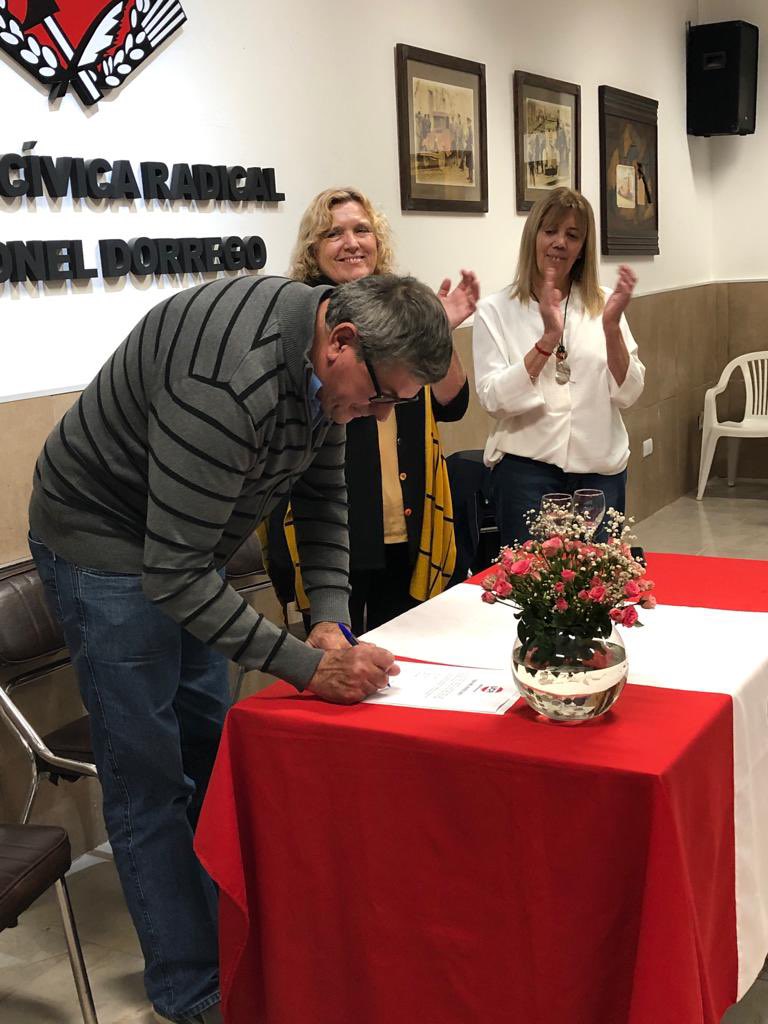 AnahiBilbao's tweet image. Gracias UCR de #CnelDorrego por sumarse al compromiso #sinmujeresno que impulsa la @UCRBuenosAires. 

Gracias por luchar por que cada vez más mujeres ocupen puestos de decisión política achicando brechas y desigualdades tan arraigadas en nuestra sociedad.

Adelante mujeres💪🏻