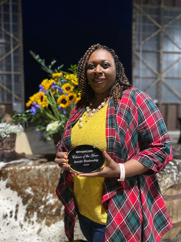 BlyMiddle's tweet photo. BHS Principal, Jennifer Blankenship received the Mississippi County Regional Chamber of Commerce Citizen of the Year Award at the Annual Chamber Banquet. We salute you for your dedication and service to the Blytheville School District! https://t.co/OCAUkWZ3eF