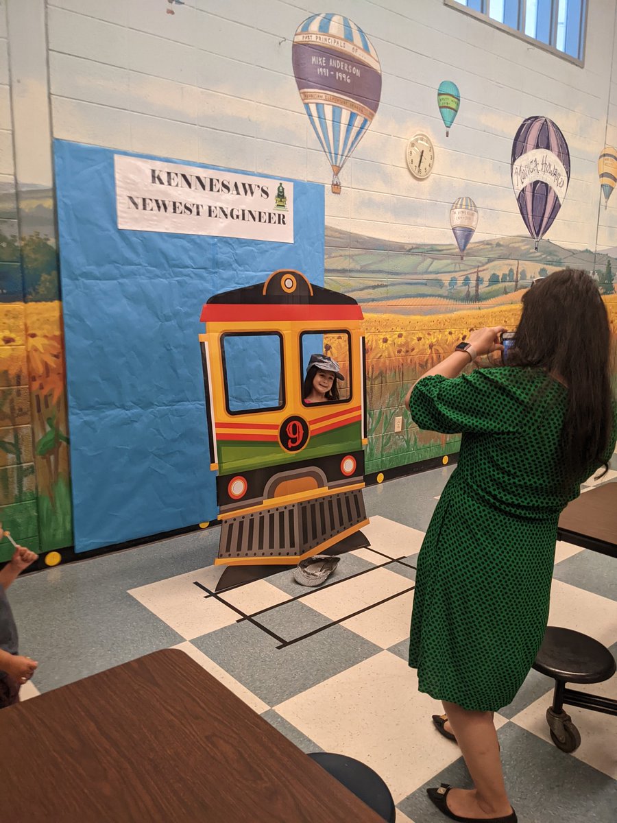 kshirley218's tweet photo. Welcomed our new kindergarten students at k orientation tonight! So wonderful having our parents and new students in the building to meet the teachers and see their new school! @PrincipalKenne1 @KennesawElem https://t.co/QHxn4dvoEa