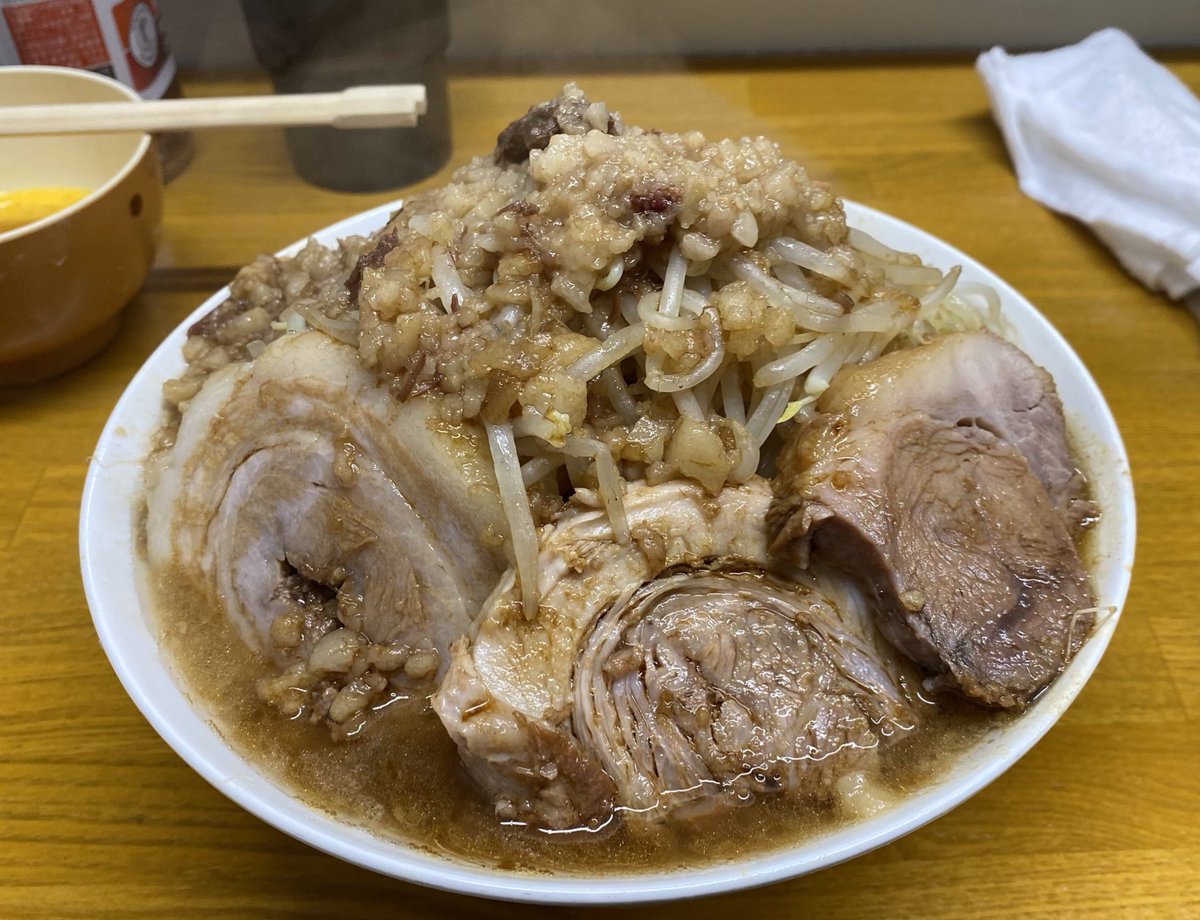 yumekatasapporo's tweet photo. 夢を語れ札幌は、今年の11月27日に閉店します。
その後については、まだ確定してません。
食べれるうちに沢山食べに来てください！
閉店までは、中村吏希が考える、今一番美味しい渾身のラーメンを作ります！
本日は華金ですね
ニンニクチャージ🧄できる人が多いと思います！
※かなり仕込みました🧄 https://t.co/ZZ33btqYtY