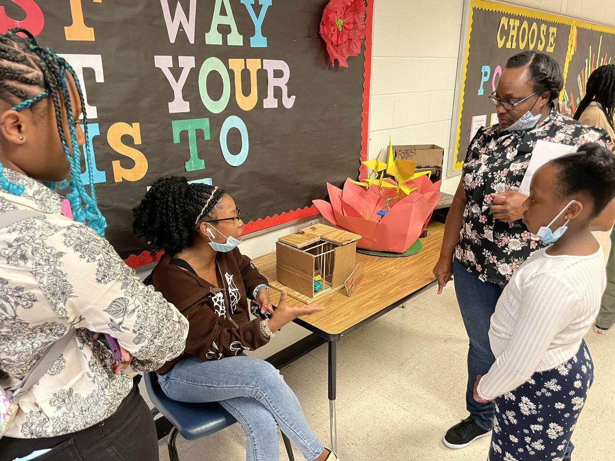 DanielCHarbert's tweet photo. Amazing turnout and student enthusiasm to showcase their learning and creating in our #STEAM connections classes! Drones, art, CPR, Fingerprinting, programming, CAD, audio/video, engineering, digital art, fabrication, sustainability and much more! #cobbartrocks https://t.co/mnDQVU0SnR