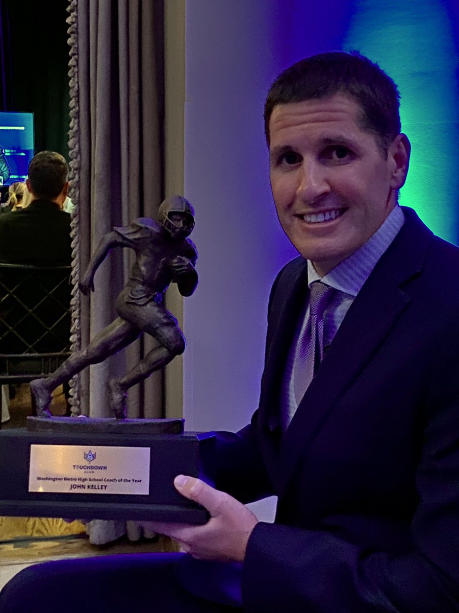 Thomas4Leaders's tweet photo. Congratulations Coach Kelley! 🐾❤️🏈
You are the DMV coach of the year! #CougarPride @QO_FOOTBALL @QO_Coach_Kelley @MCPSAthletics @QOAthletics @DCTouchdownClub https://t.co/oIA7abfvlg
