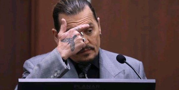 Cuando Johnny Depp dijo hoy: 

'Si me llego a morir, no la culpen a ella, culpen a mi corazón, que se enamoró, sin conocerla' 

Marico, pegó en el cora...