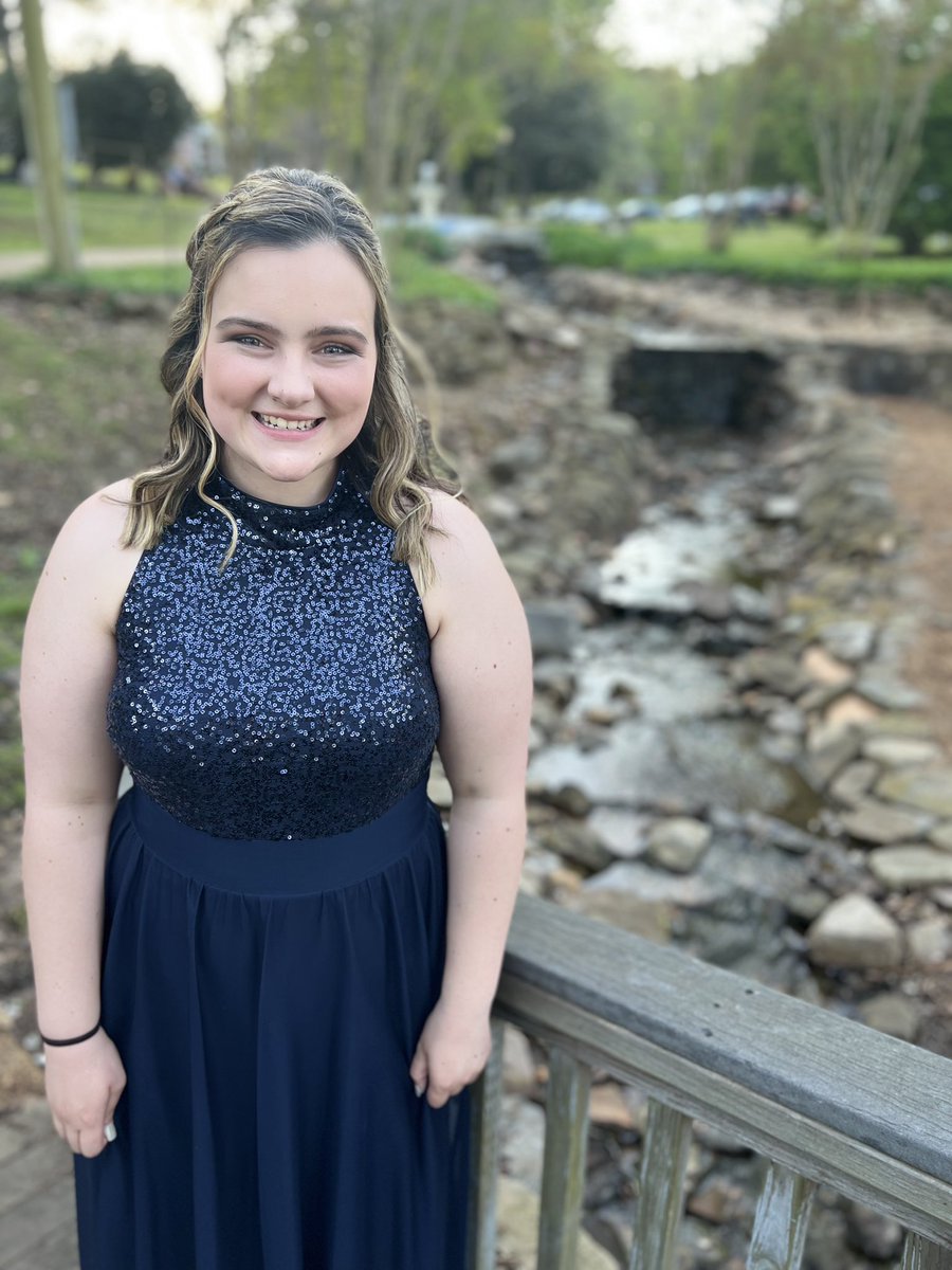 StyersKristy's tweet photo. Blue Mountain Formal https://t.co/aMOnsQSePG