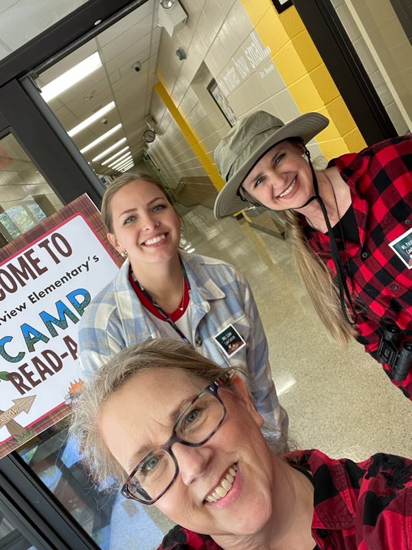 MontviewElemen1's tweet photo. Mustang teamwork yielded a bunch of happy campers at Camp Read-a-Lot! Hiking to three literacy campsites in just one afternoon! @DOCSFIVE #ReadALot https://t.co/SNzMkDKBhd