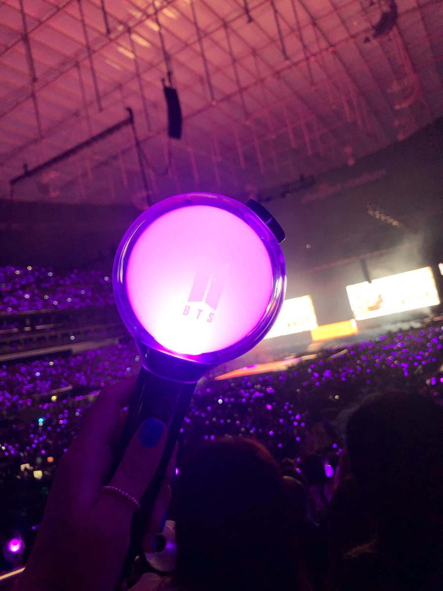 AranzaRG's tweet photo. little weekend trip!💜🫰🏼 
#bts #PTD_ON_STAGE_LV https://t.co/a6wxVVHnS8