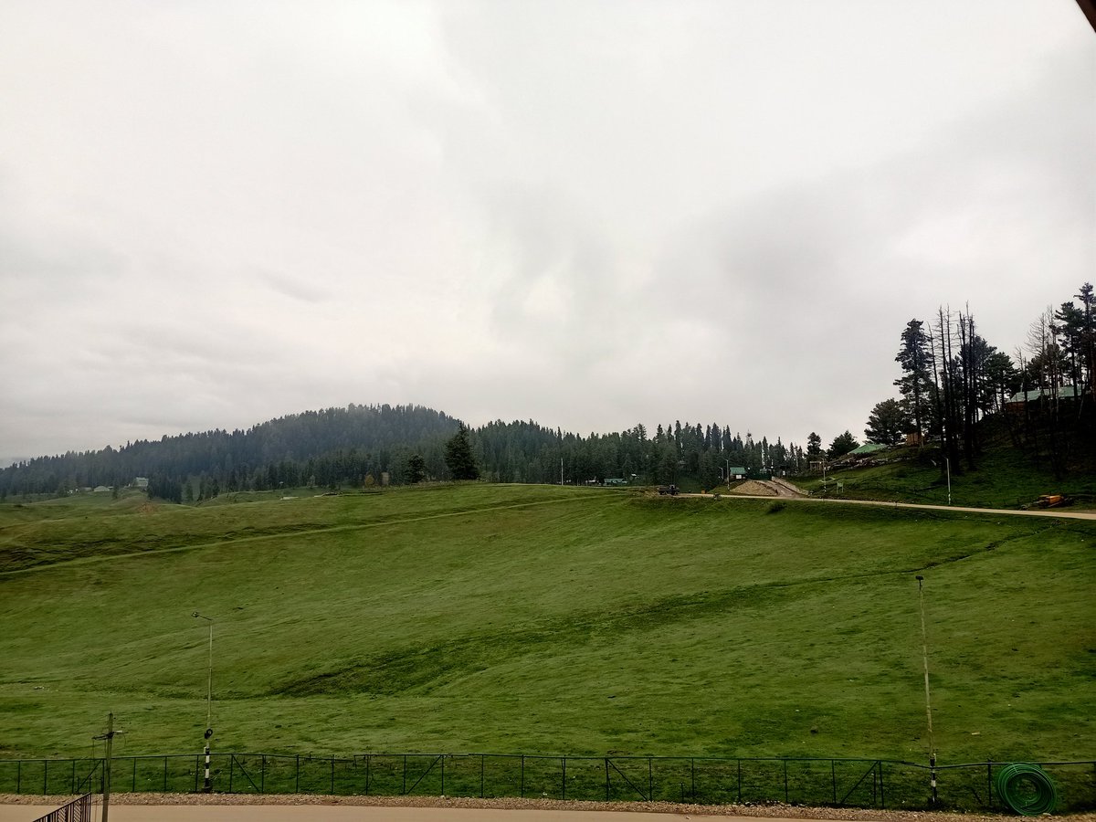 gauravtiwari85's tweet photo. “Kashmir is that beautiful poetry of God which he wrote while experiencing together the highest form of happiness and deepest sorrow. The valley never fails to amaze tourists” #KashmirTrip #ViewFromRoom https://t.co/OiSo3m5ZIv