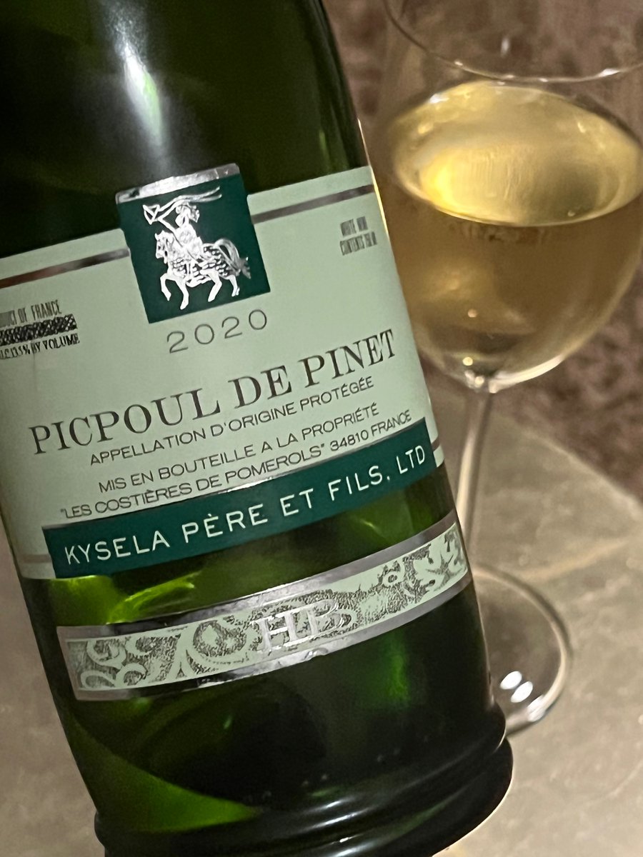 chicagofoodies's tweet photo. Picpoul… it’s the grape. The lip-stinger. it’s so NOT vinho verde…

#wine #winetasting https://t.co/eu2bsRQwvU