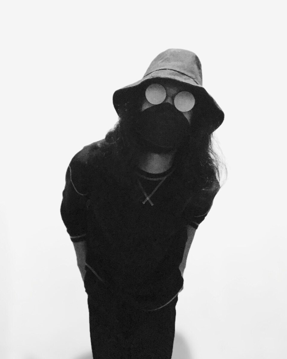 dressing up for today kahit sa kwarto lang yung work 🎵