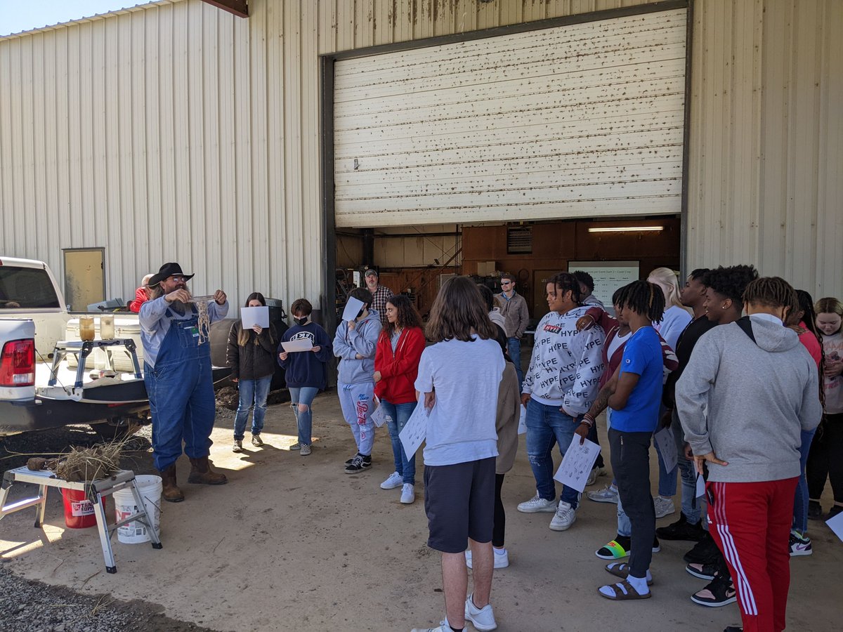 #ARDiscoveryFarms recently got to host <a href="/SRMcGeheeSD/">McGehee Schools, AR</a>'s Ms. Anna Grayson's #Science students at the Dumas Discovery Farm.  Students learned about #WaterQuality issues, #GulfHypoxia, #Conservation practices, #SoilHealth, #AggregateStability, &amp; #SoilEcology.