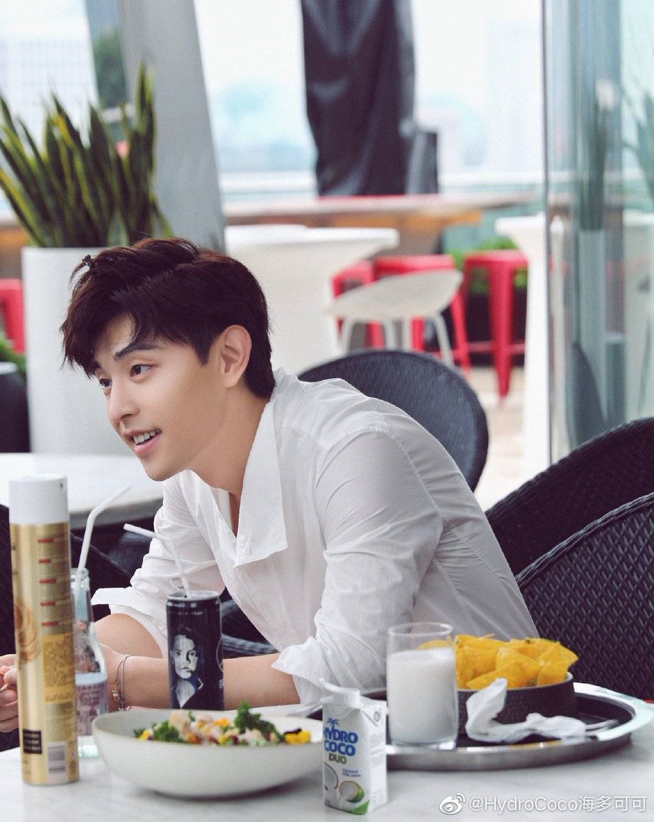 DengLunFCNA's tweet photo. Wonderland photoshoot, 2020 🤗💚💚💚
#Denglun #เติ้งหลุน #邓伦 #등륜 #鄧倫 #đặngluân #dangluan #ダン・ルン https://t.co/rIo8OOqcI6
