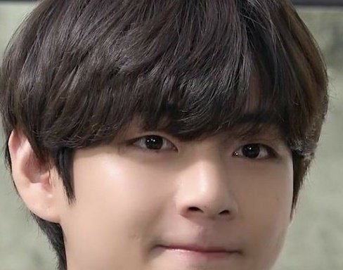 teteviny's tweet photo. taehyung 🍞 cheeks is the cutest #V https://t.co/CNXF0c60VM