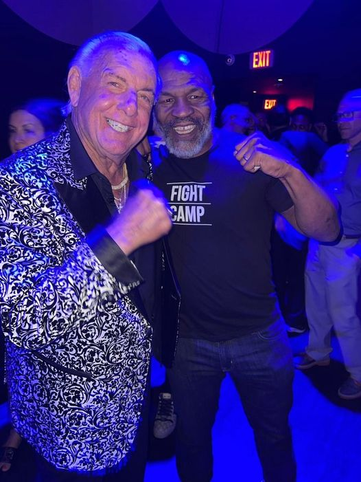 BrutusMaximusX's tweet photo. Ric Flair &amp; Mike Tyson 
Comparing plane ride from hell stories !! https://t.co/uStrOI9c8m