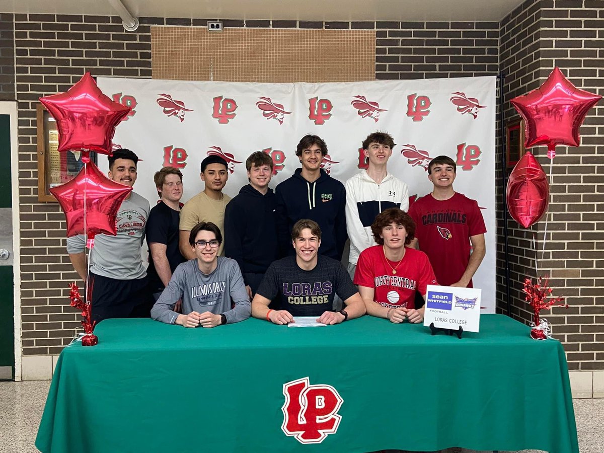 Sean10Whitfield's tweet photo. Blessed to have great support on my signing day! Can’t wait to get started 🏈. @LorasAthletics https://t.co/GyFMIxIouR