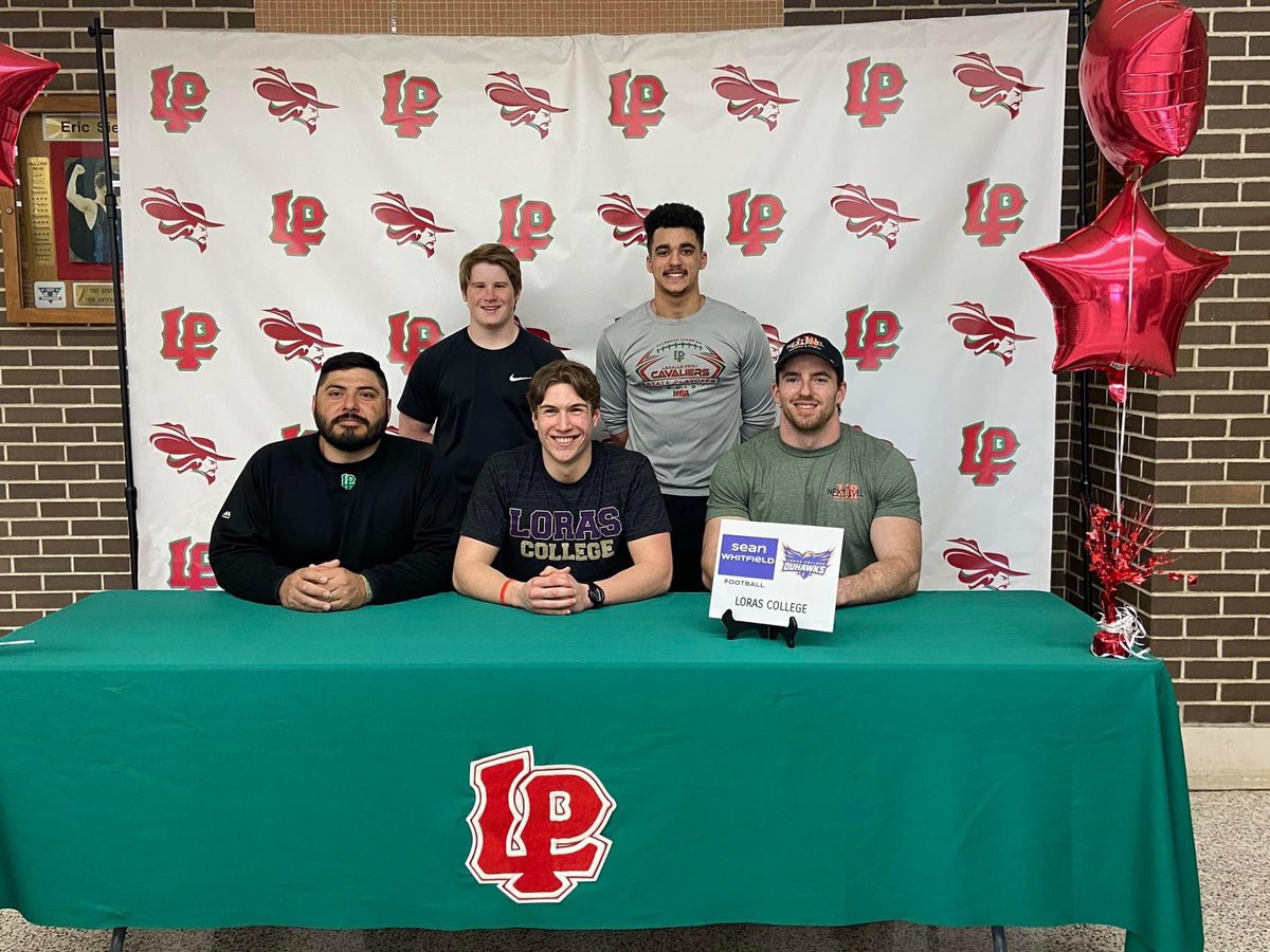 Sean10Whitfield's tweet photo. Blessed to have great support on my signing day! Can’t wait to get started 🏈. @LorasAthletics https://t.co/GyFMIxIouR