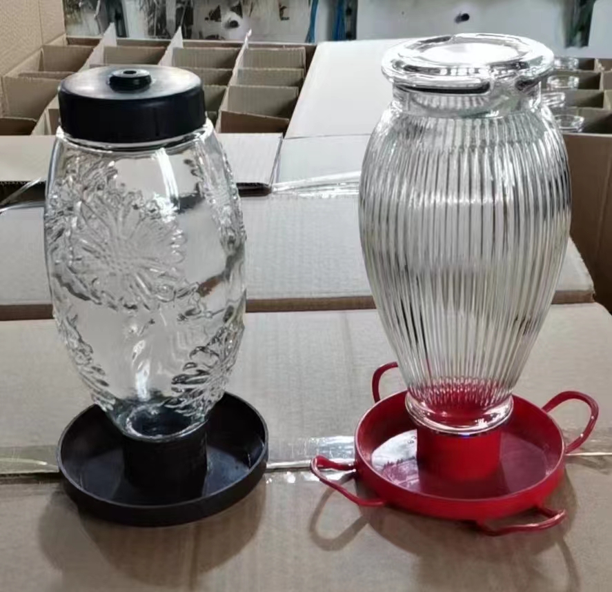 How to use our glass container? We can add some accessories to make an ordinary glass container into a bird feeder container. And you can hange outdoor for garden yard decoration. It is easy to fill and clean due to glass container
Do you love it?
#earthday2022 
 #planetfriendly